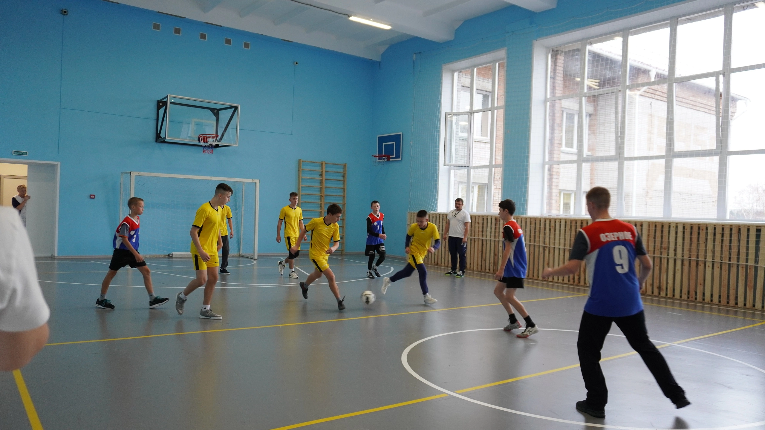 Муниципальный этап соревнований по мини-футболу среди мальчиков.